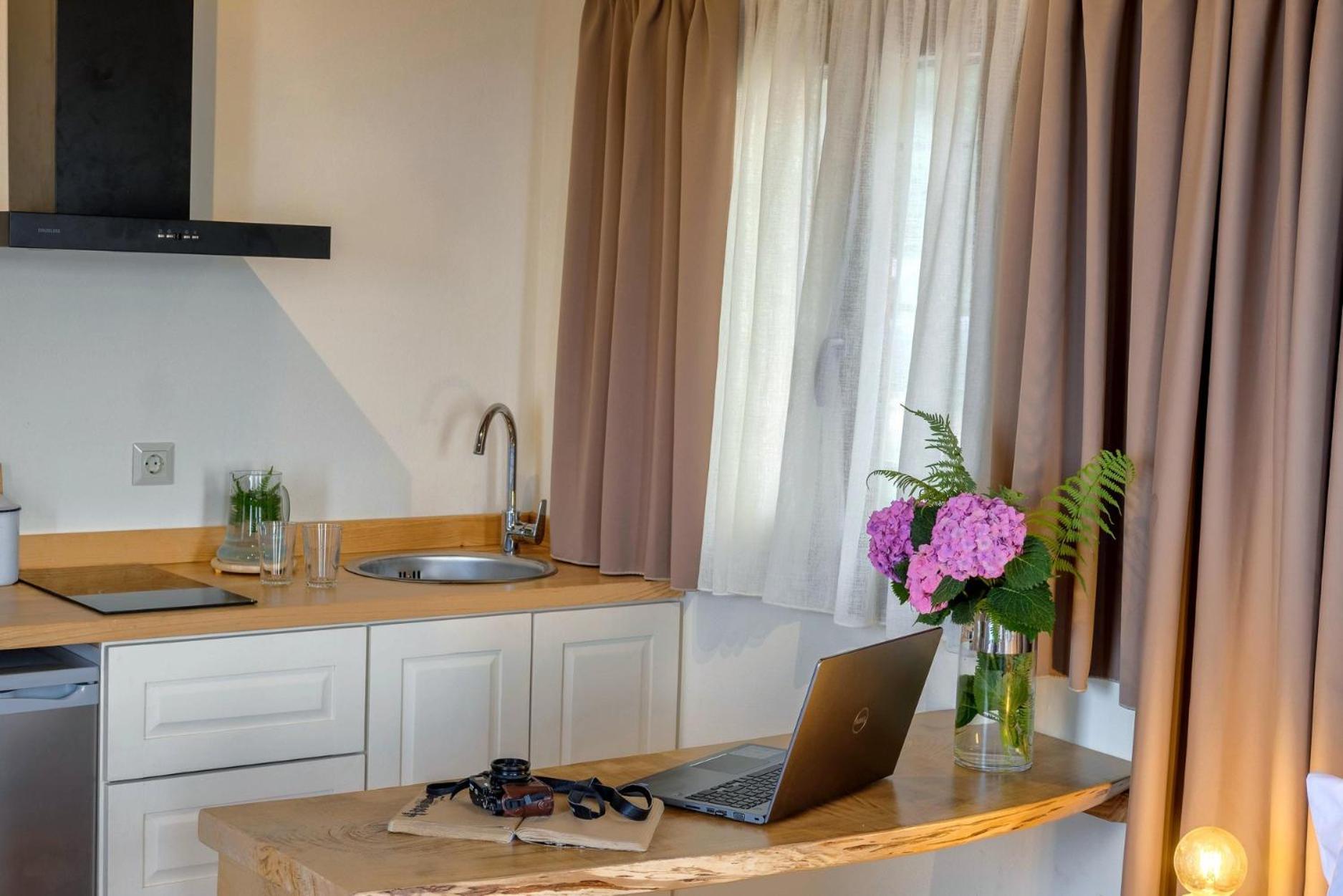 Adama Hotel Mouresi Ngoại thất bức ảnh