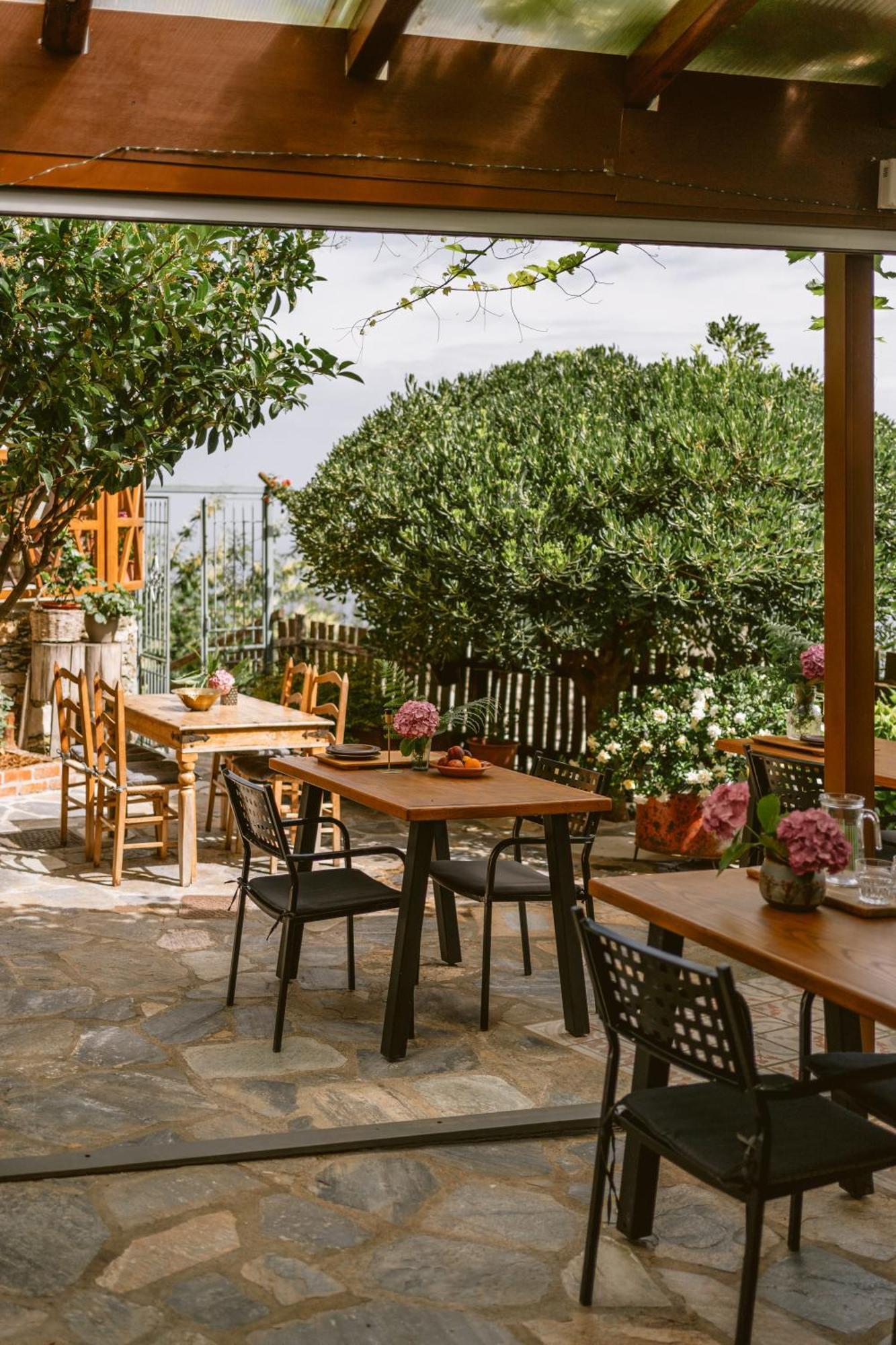 Adama Hotel Mouresi Ngoại thất bức ảnh