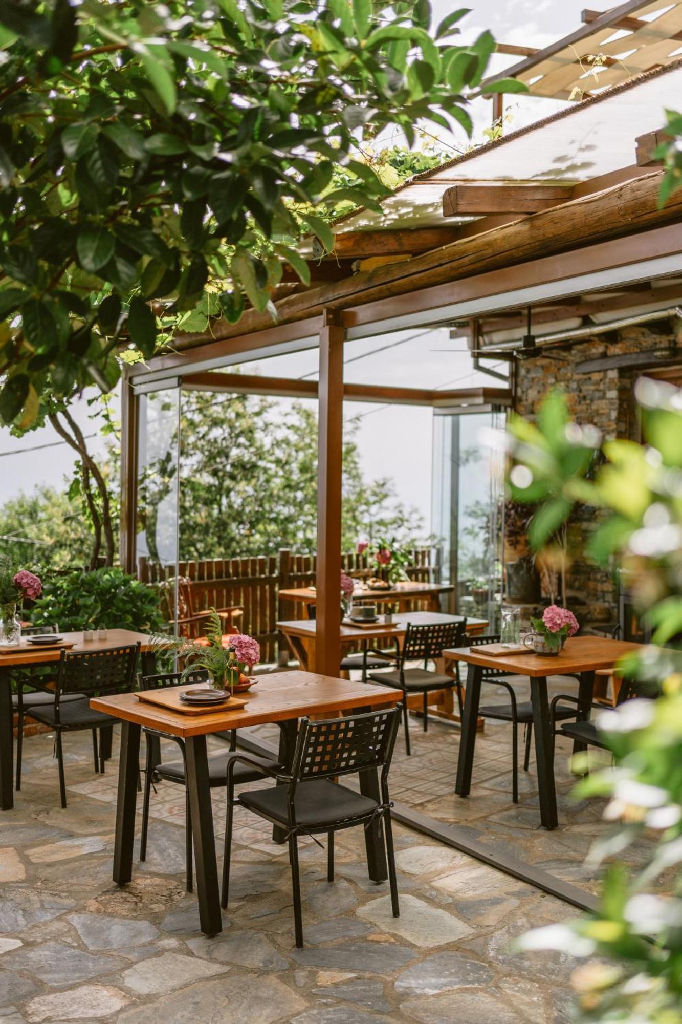Adama Hotel Mouresi Ngoại thất bức ảnh